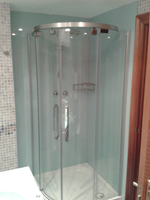 MAMPARA DE BAÑO CURVA CON VIDRIO DE FONDO